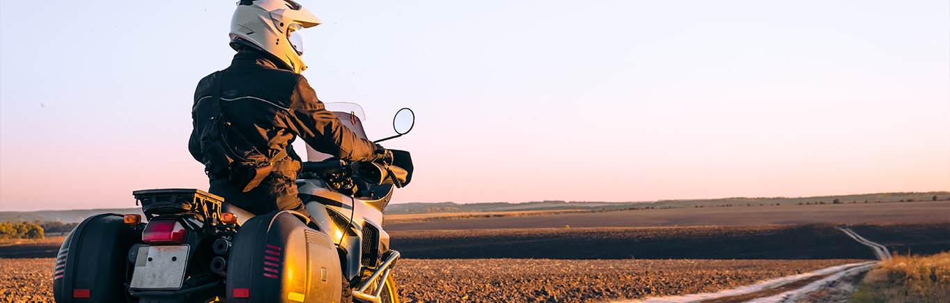 Consejos para cuidarte del clima frío de fin de año al manejar tu moto